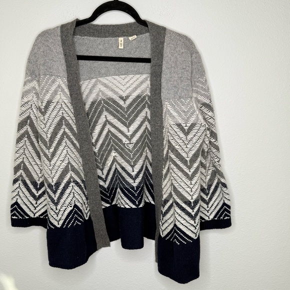 Anthropologie Moth Gray and Navy Chevron Knit Cardigan Size Medium - Picture 1 of 14